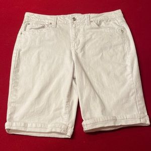 CATO white cotton cuffed shorts!